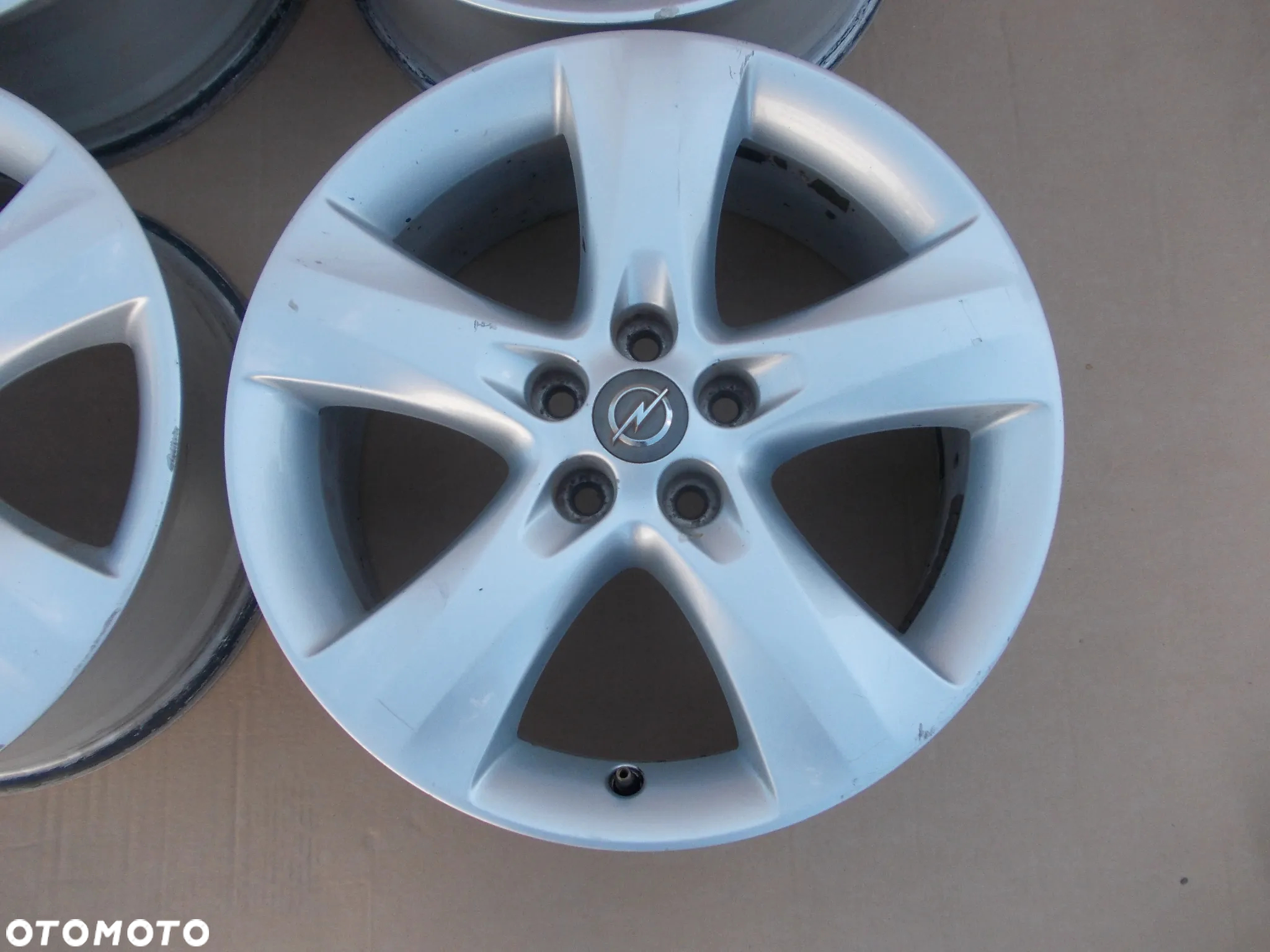 Felgi aluminiowa Opel Astra J Mokka 8J R17 Et 42 - 2