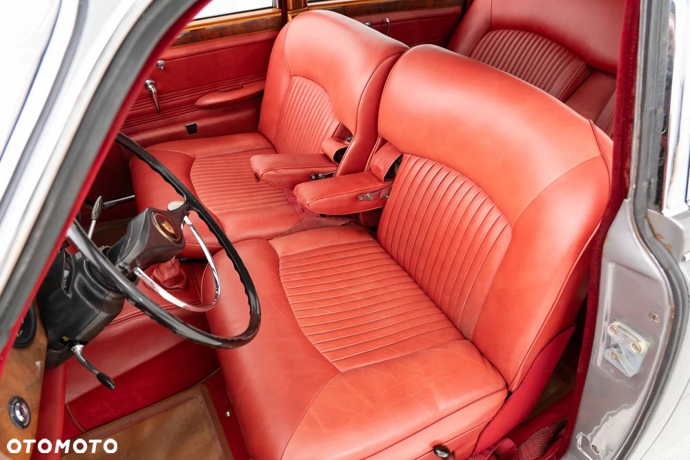 Jaguar S-Type - 11