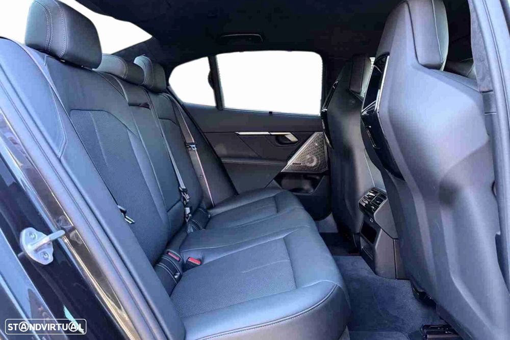 BMW i5 - 8