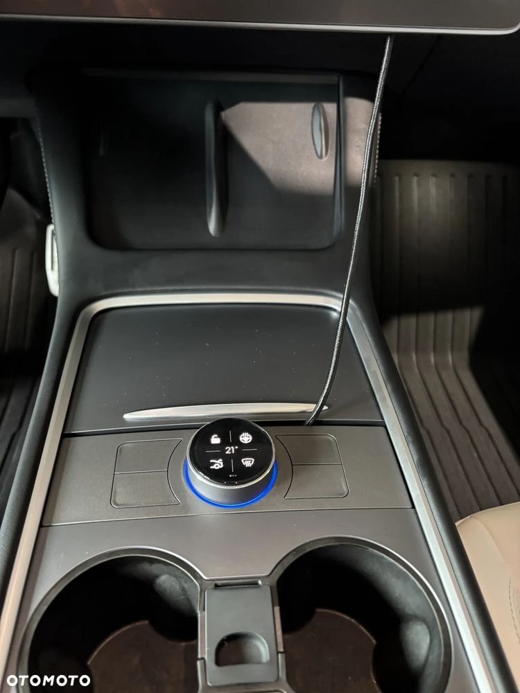 Tesla Model Y - 19