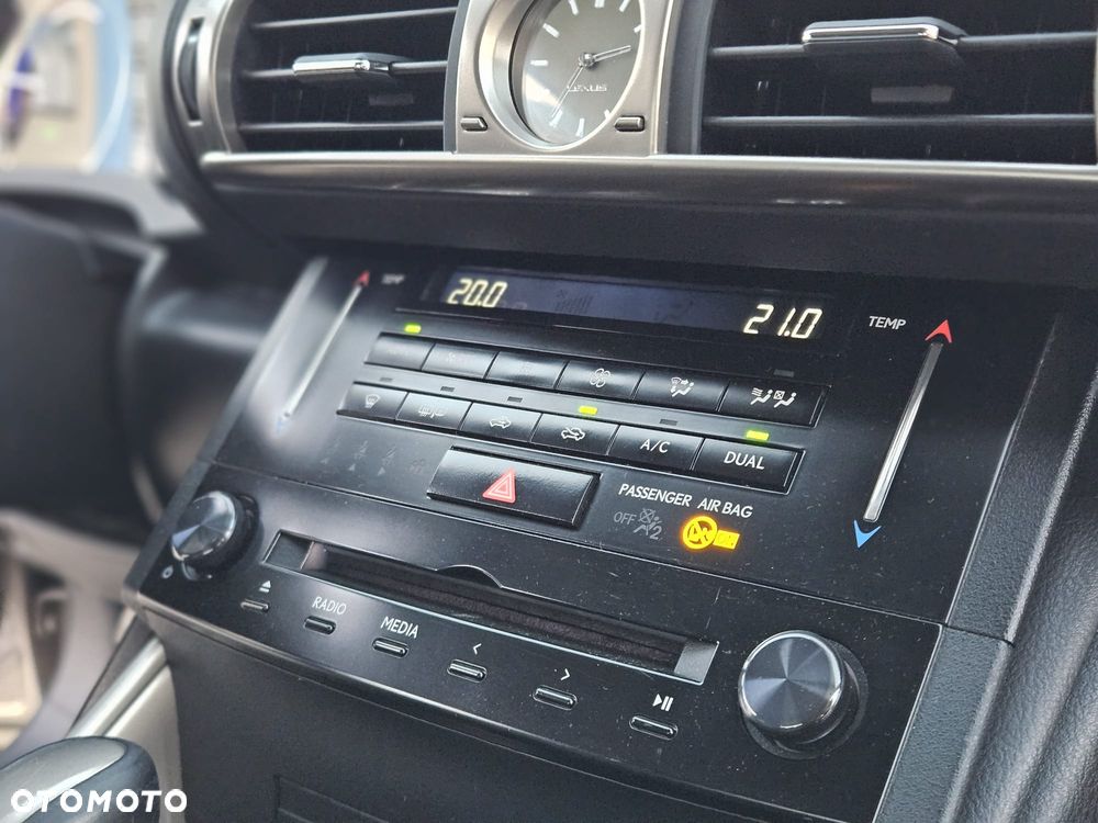 Lexus IS 300h Comfort - 36