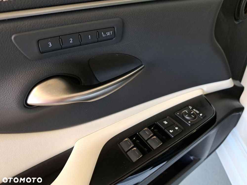 Lexus ES 300h F Sport Edition - 37