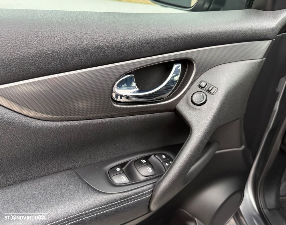 Nissan Qashqai 1.5 dCi N-Connecta - 11