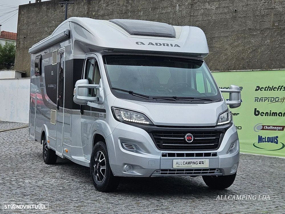 Adria Matrix M670SBC 50 YEARS 5 LUGARES DE LIVRETE CAMA CENTRAL + BASCULANTE - 11