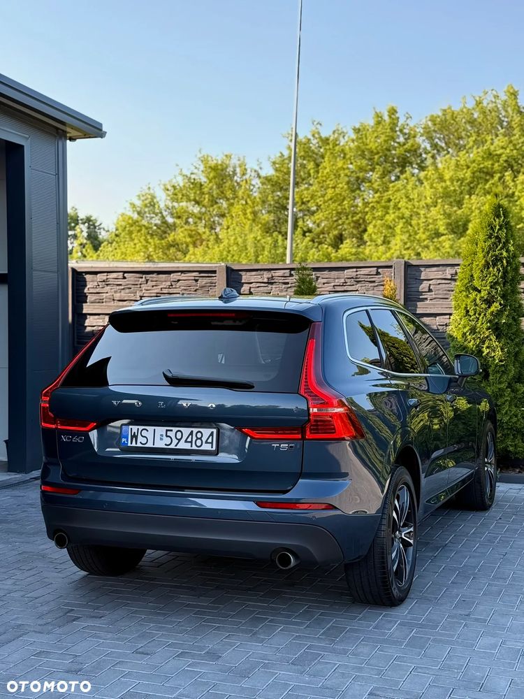 Volvo XC 60 B5 B Momentum - 11