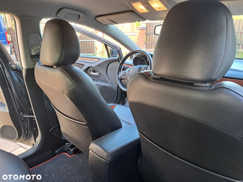 Toyota Avensis 1.8 Premium - 18