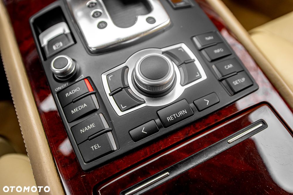 Audi A8 4.2 Quattro - 29