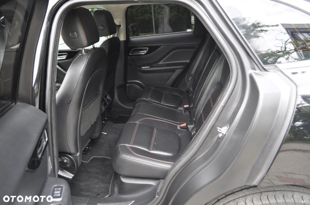 Jaguar F-Pace - 10