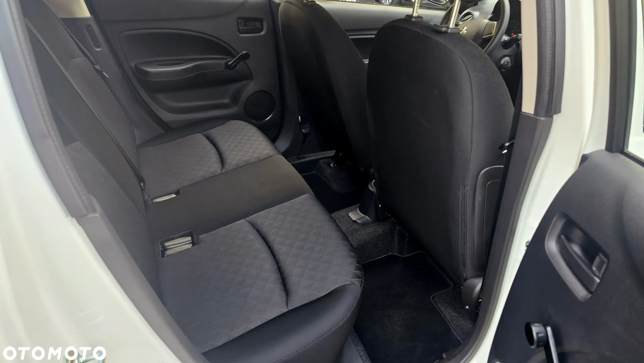 Mitsubishi Space Star 1.2 AS&G Invite - 11