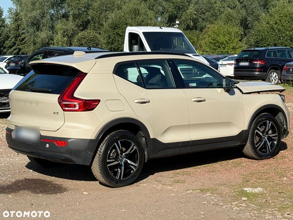 Volvo XC 40 B3 Plus Dark - 2