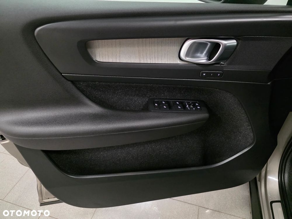 Volvo XC 40 D4 AWD Geartronic Inscription - 23