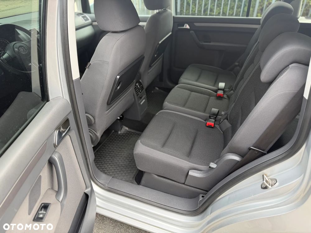 Volkswagen Touran - 15