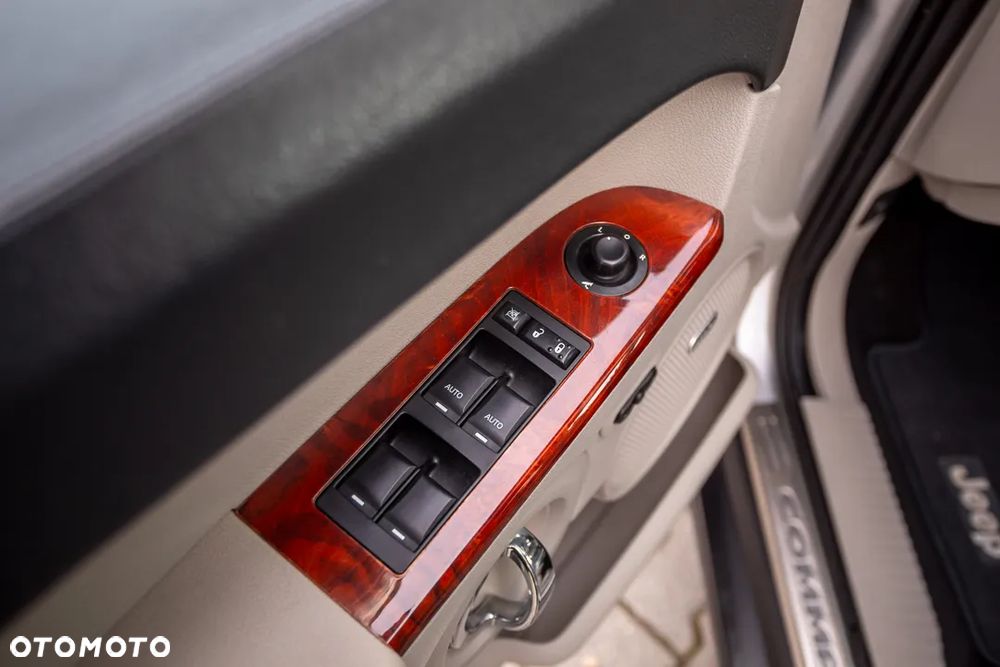 Jeep Commander 3.0 CRD Overland - 26