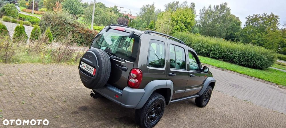 Jeep Cherokee 2.4 Sport - 21