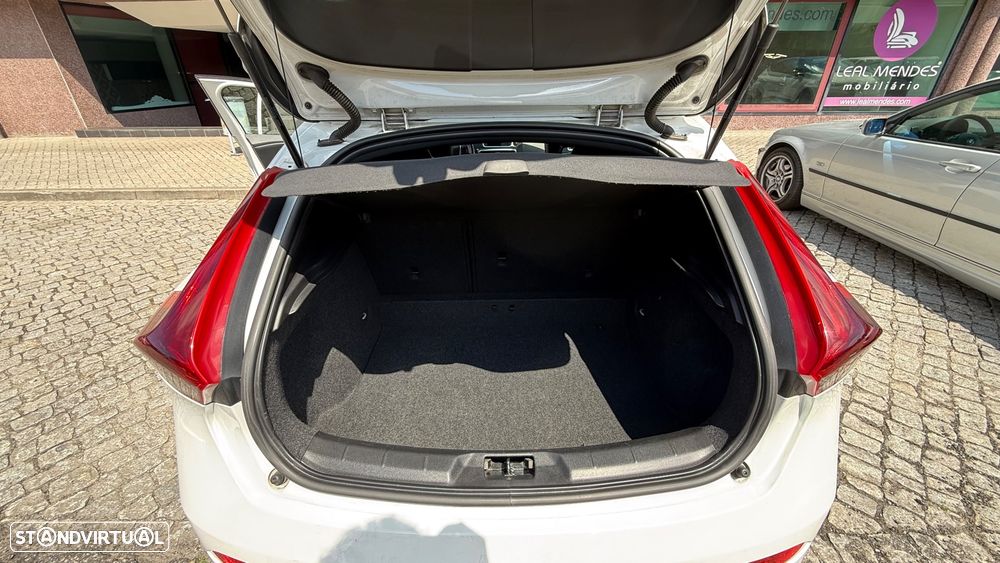 Volvo V40 1.6 D2 R-Design - 11