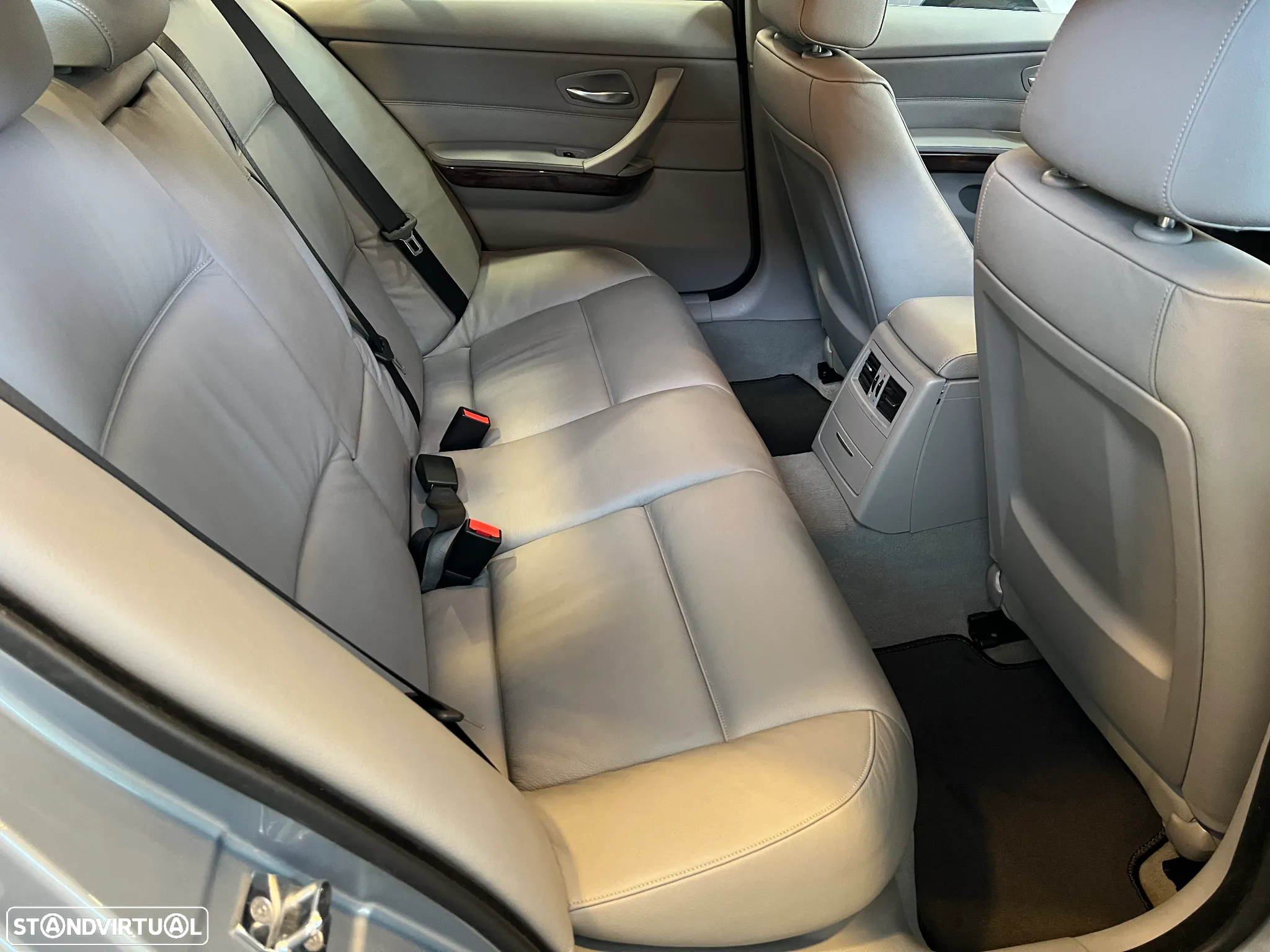 BMW 330 i - 16