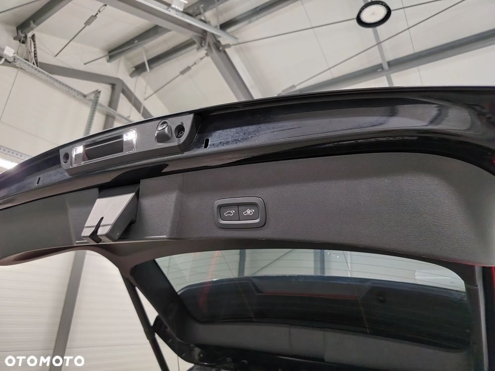 Volvo XC 40 B3 Ultimate Dark - 17