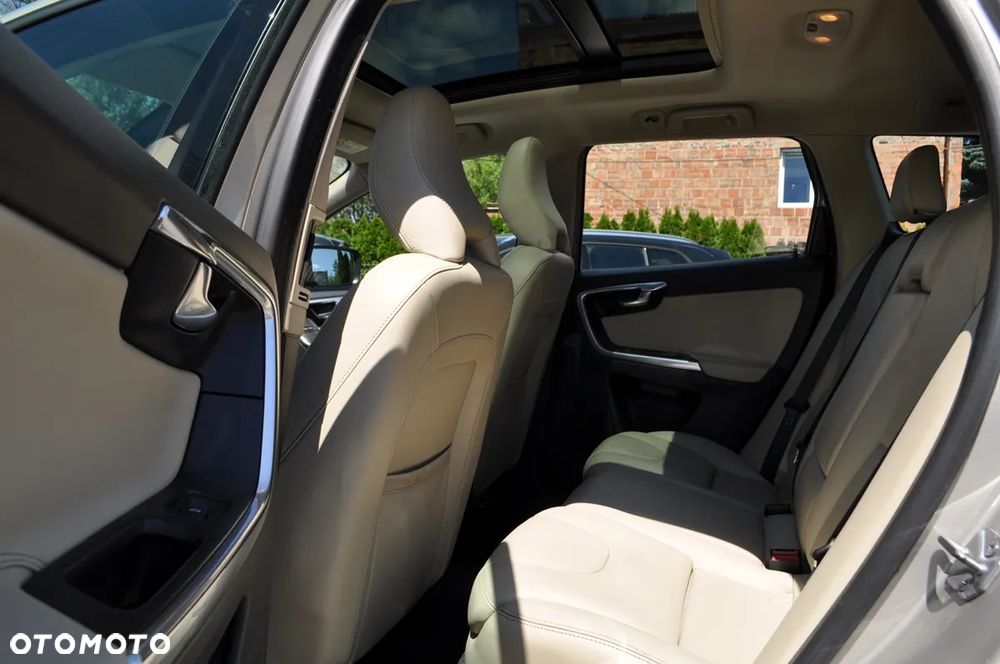 Volvo XC 60 D4 AWD Summum - 26