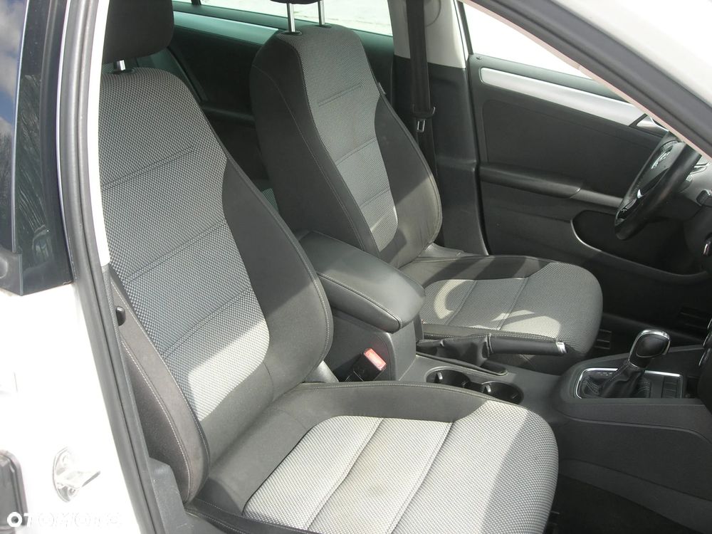 Volkswagen Jetta Hybrid - 23