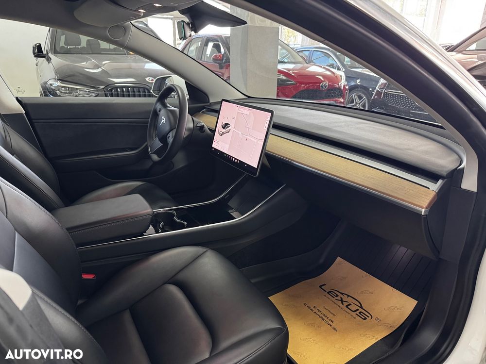 Tesla Model 3 - 5