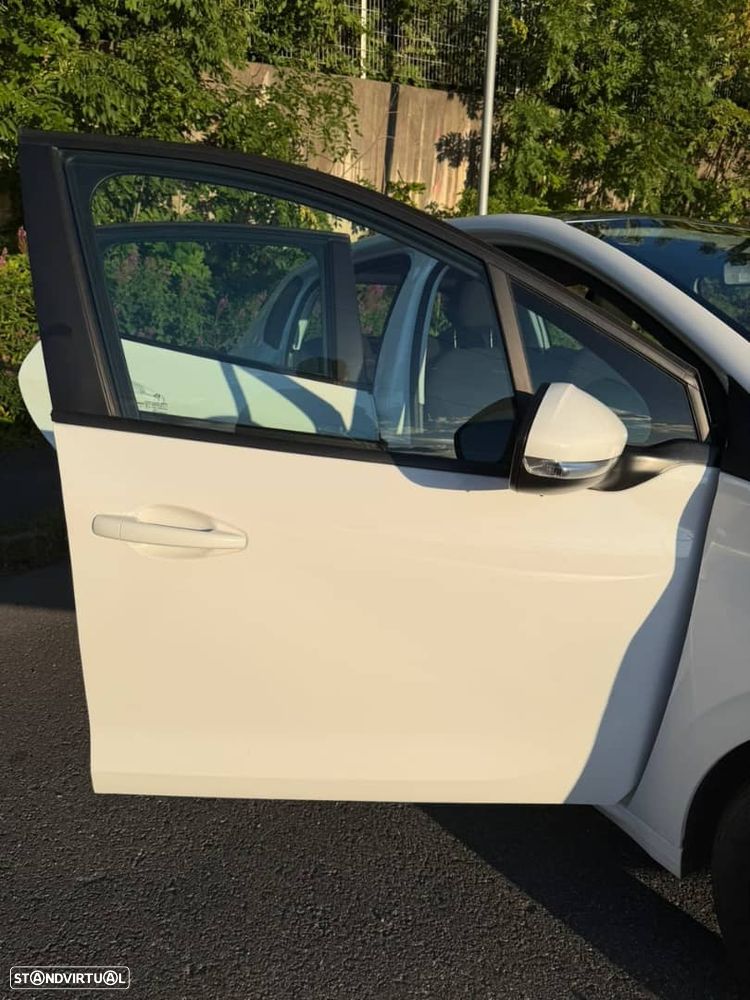 Peugeot 208 - 13