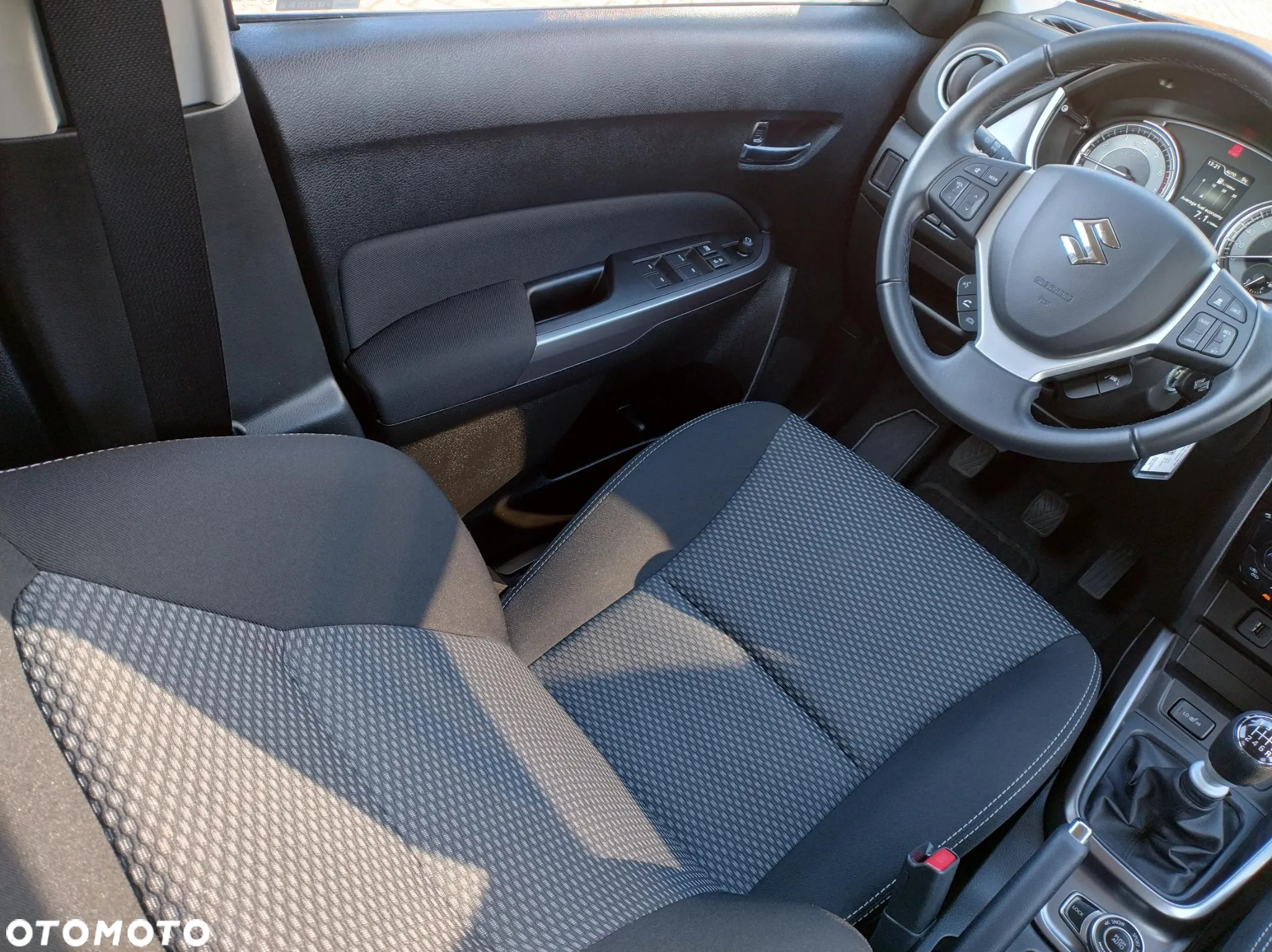 Suzuki Vitara 1.4 Boosterjet SHVS Premium 4WD - 17