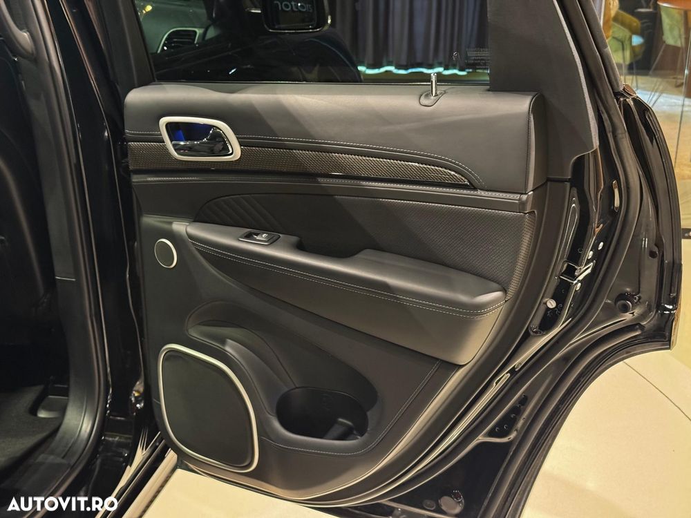 Jeep Grand Cherokee - 19