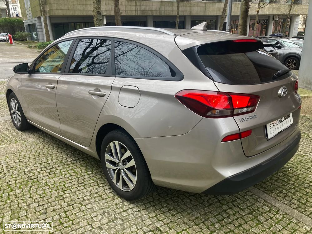 Hyundai i30 SW 1.6 CRDi Comfort+Navi - 4