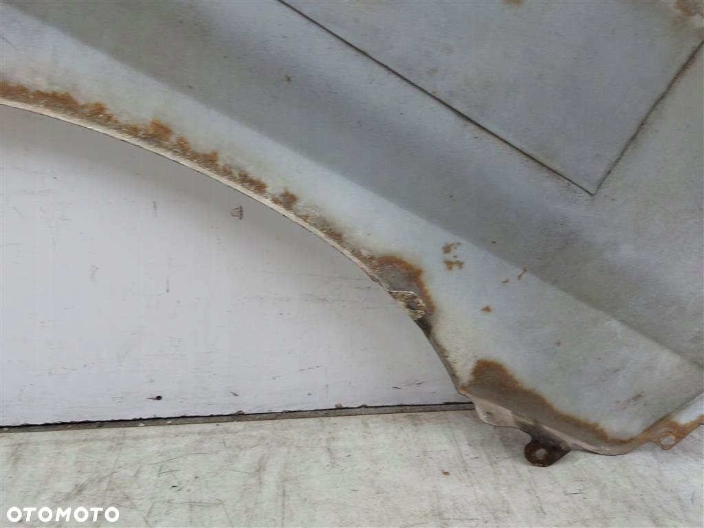 Błotnik przedni lewy Hyundai H200  1997-2000R BIAŁY ŁADNY - 2