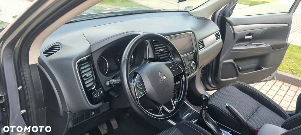 Mitsubishi Outlander - 9