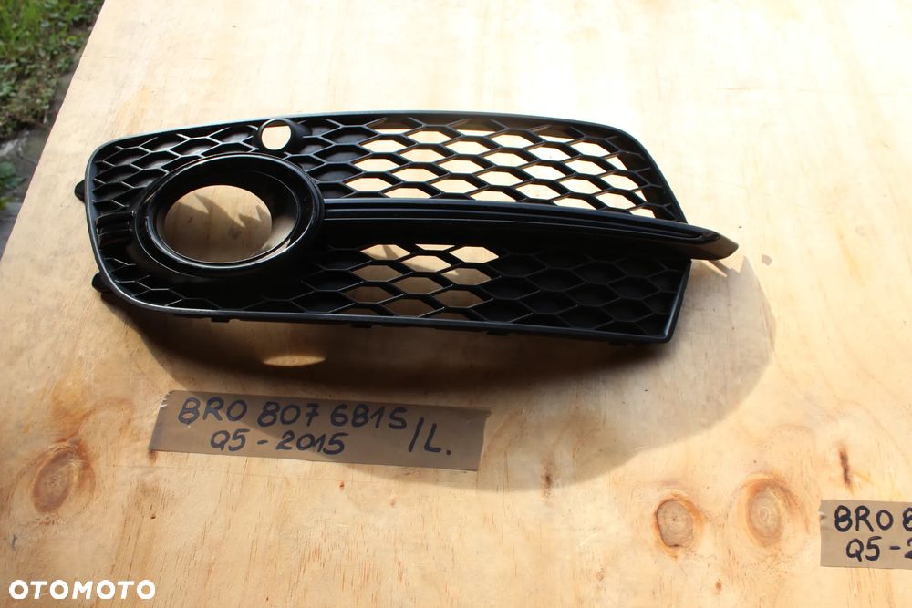 KRATKA ZDERZAKA LEWA AUDI Q5 8R0 LIFT S LINE 8R0807681S 2014 - 2