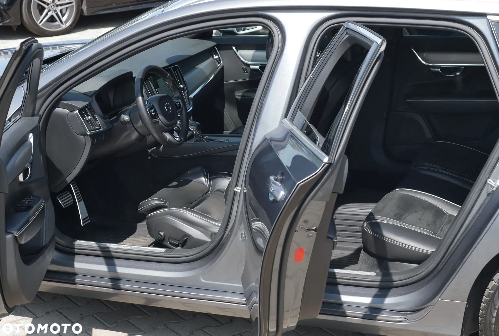 Volvo V90 D5 AWD R-Design - 18