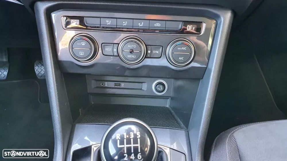 VW Tiguan 2.0 TDI R-Line - 24