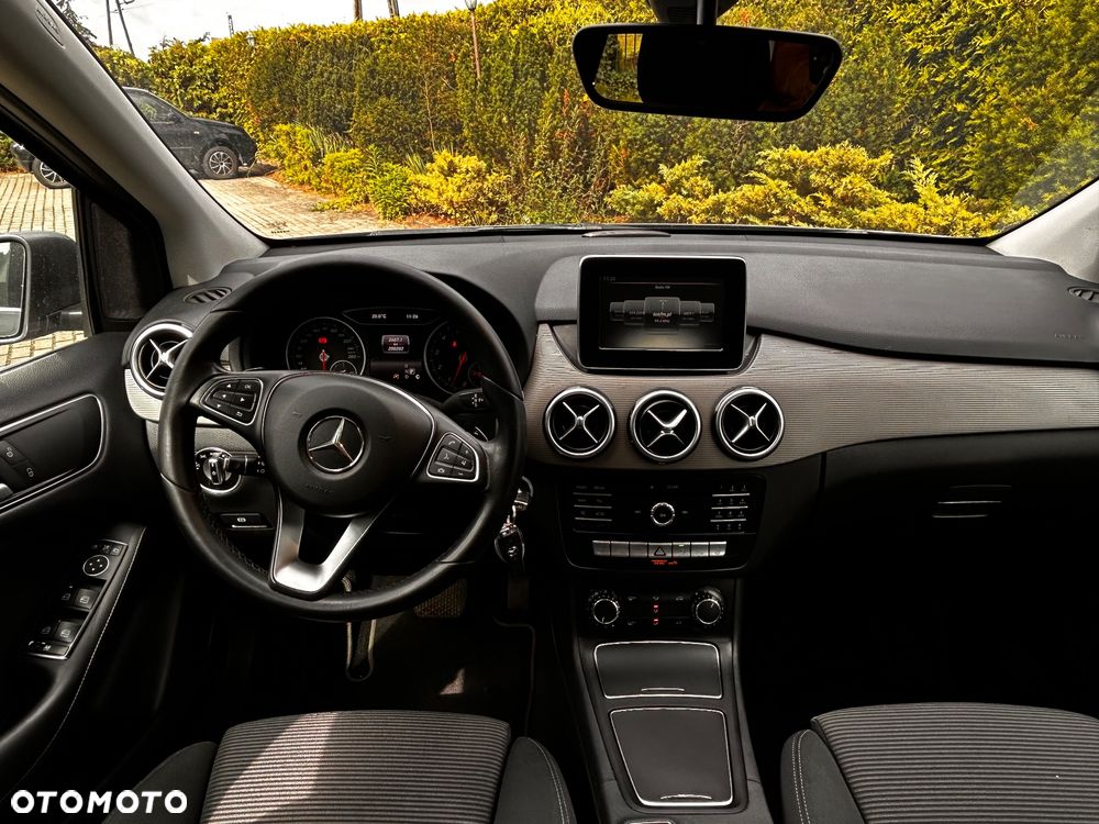 Mercedes-Benz Klasa B 180 7G-DCT Style - 23