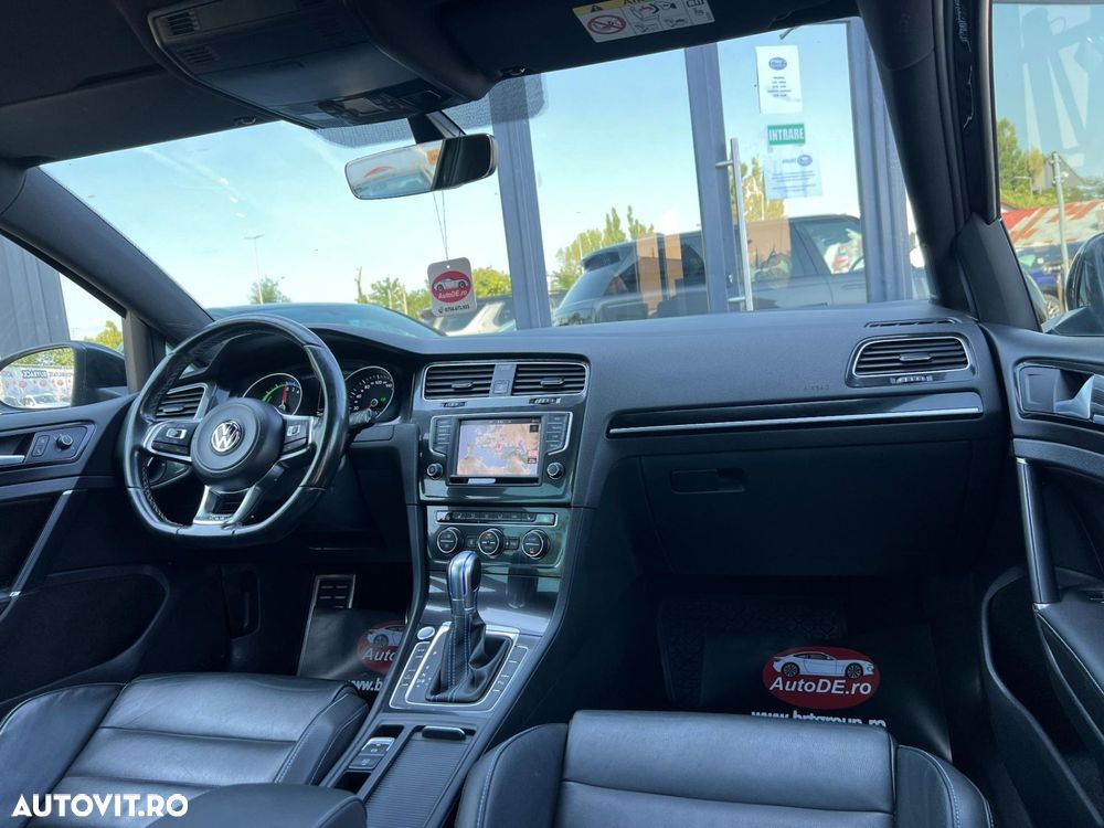 Volkswagen Golf - 6