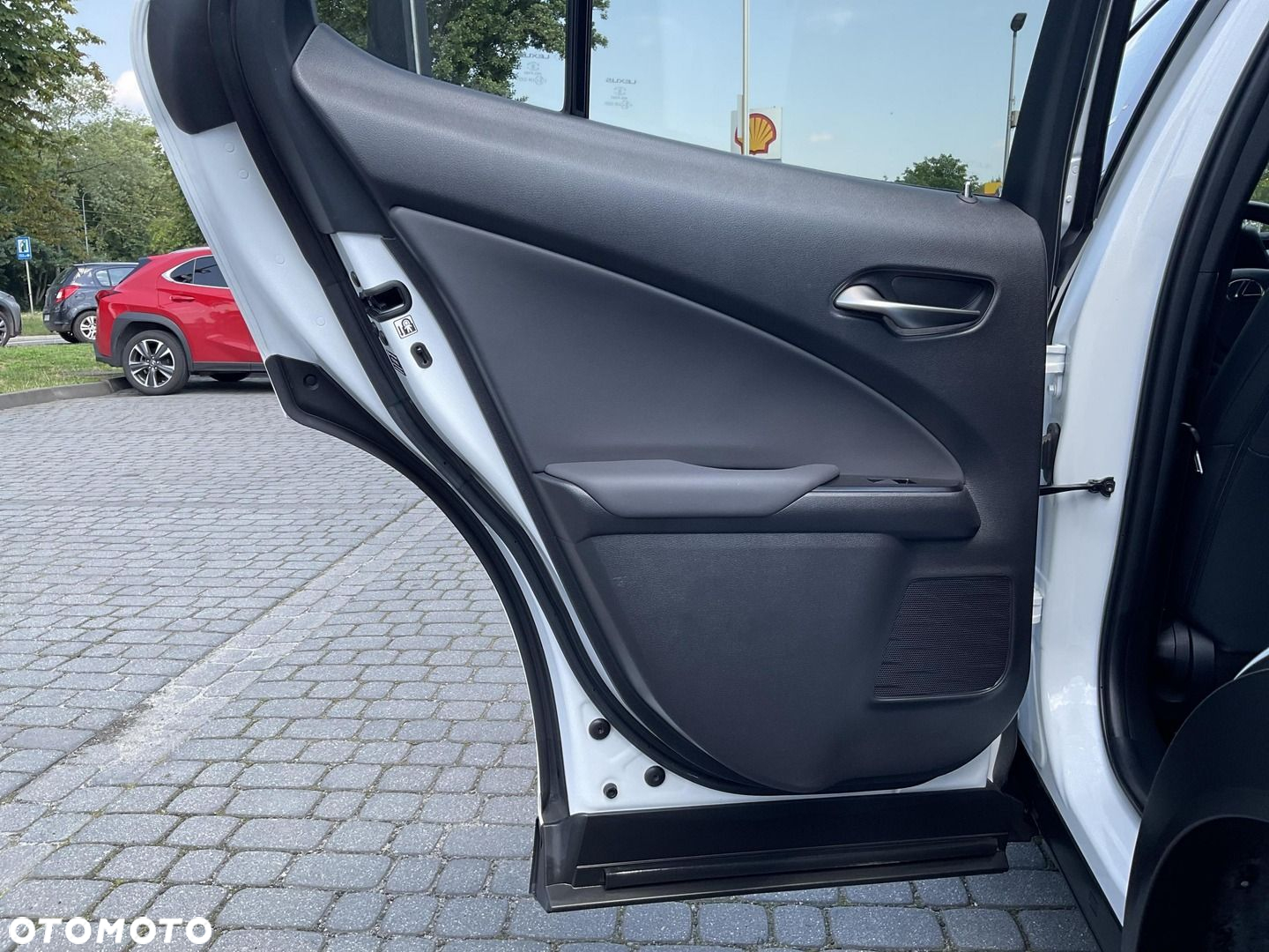 Lexus UX - 30