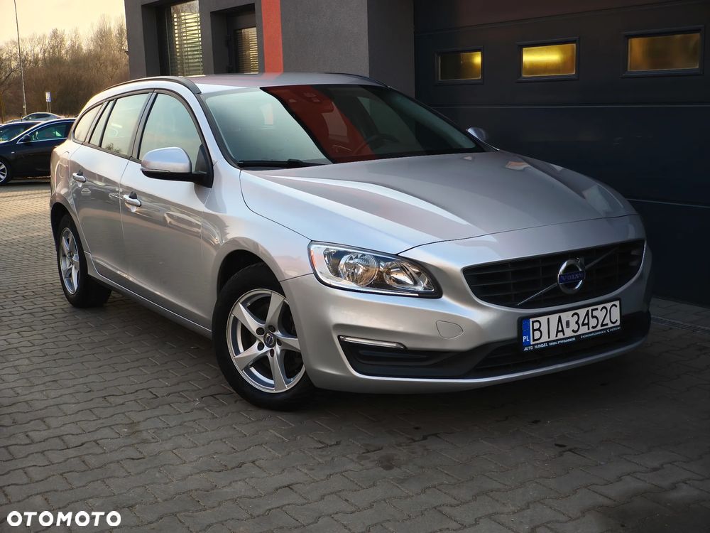 Volvo V60 D2 Drive-E Momentum - 1