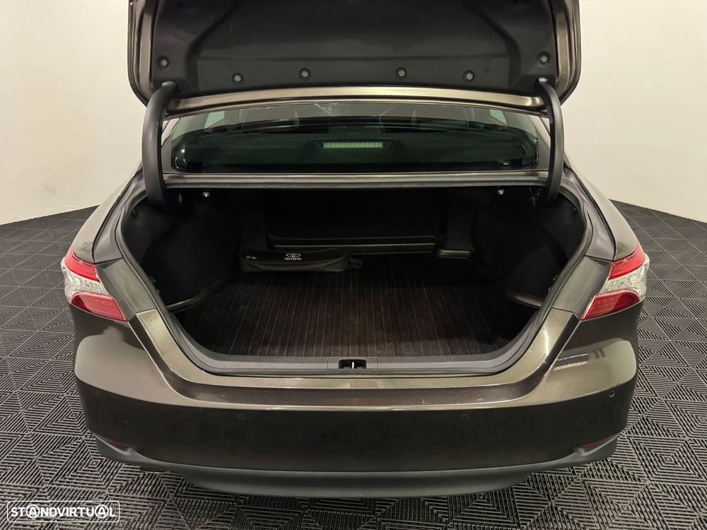 Toyota Camry 2.5 Hybrid Luxury - 59