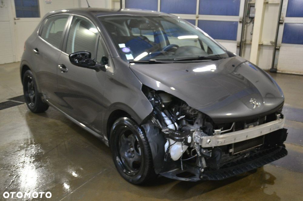 Peugeot 208 - 1