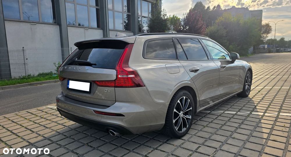 Volvo V60 D4 SCR Momentum - 16