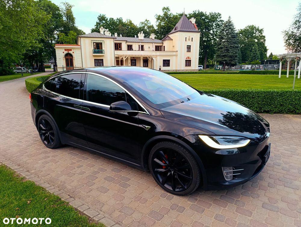 Tesla Model X - 26