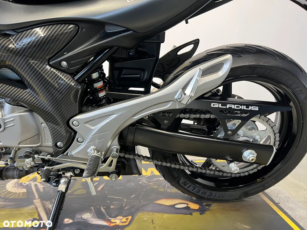 Suzuki Gladius - 17