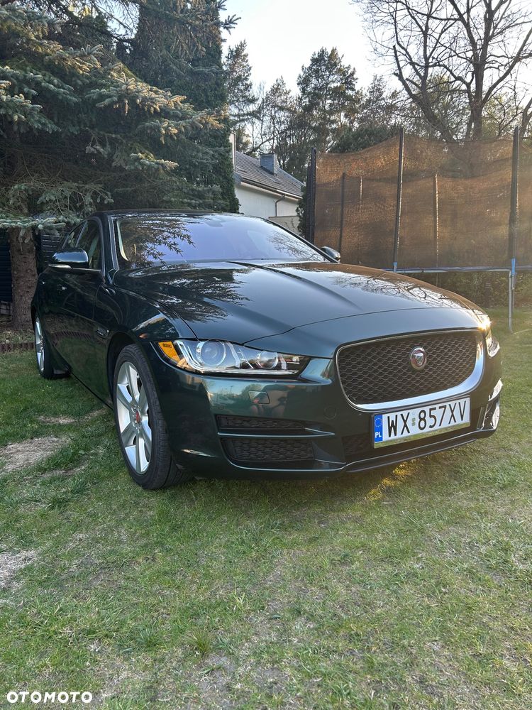 Jaguar XE 25t Prestige - 1