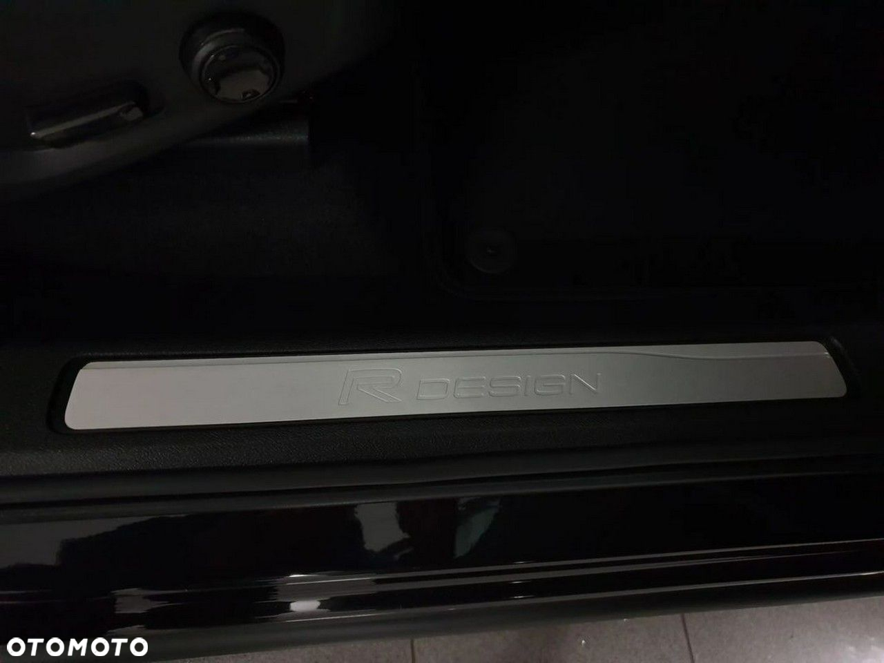 Volvo XC 60 D4 R-Design - 28