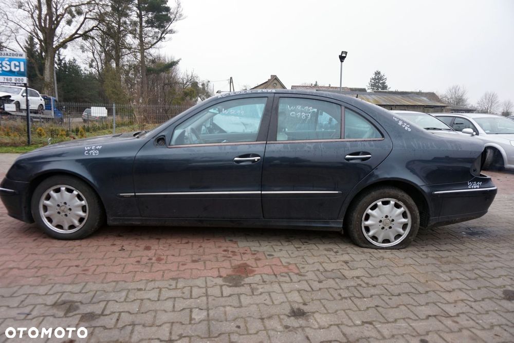MERCEDES E-KLASA W211 SEDAN 2003 189 2.7 CDI OM647961 177KM 722640  ZIELONY na części - 2