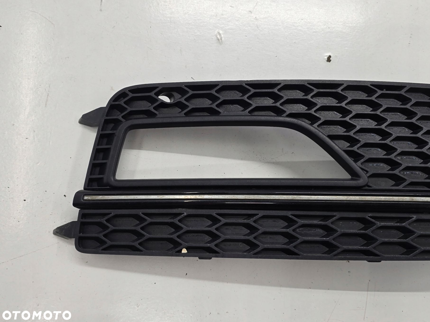 AUDI A4 B8 LIFT 15R S-LINE KRATKA ZDERZAKA PRAWA 8K0807682M - 2