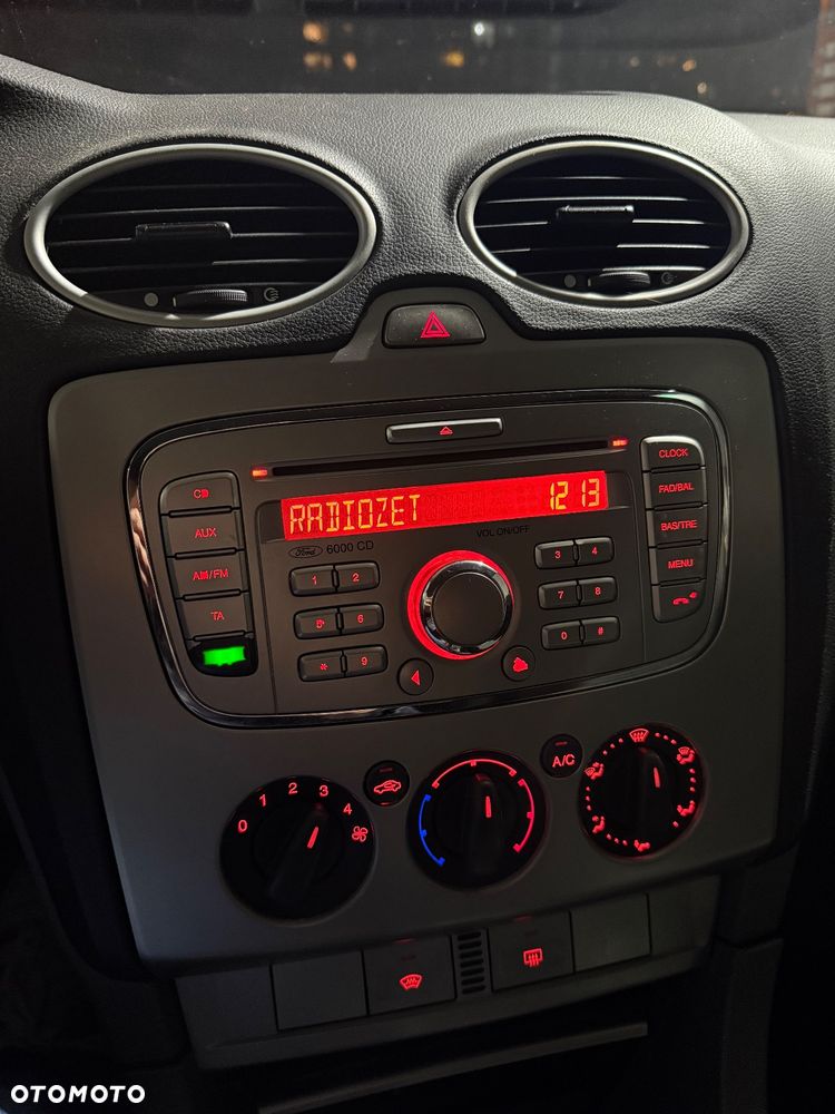 Ford Focus 1.6 16V Sport - 13