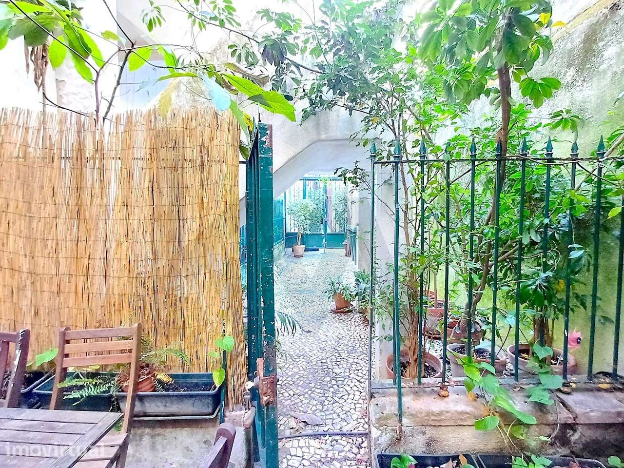Apartamento T4 com Pátio Privado em Campo de Ourique - Grande imagem: 3/29