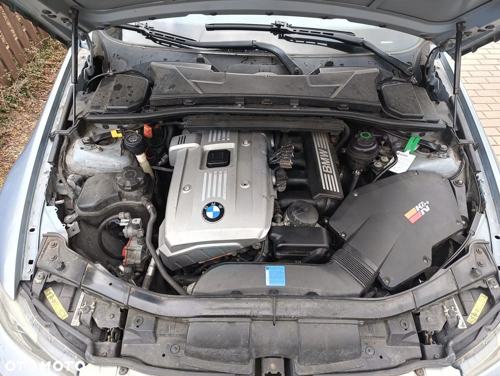 BMW Seria 3 325i - 22