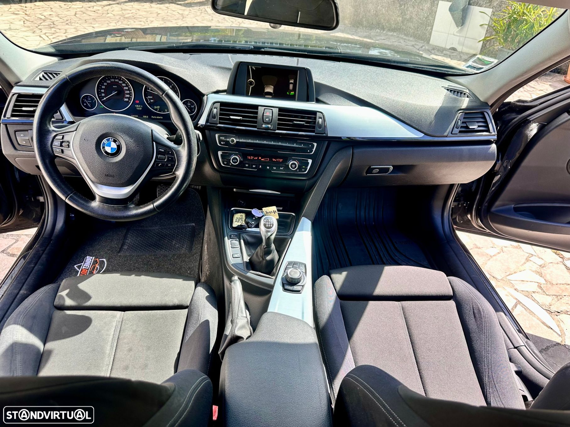 BMW 318 d Touring Line Sport - 29